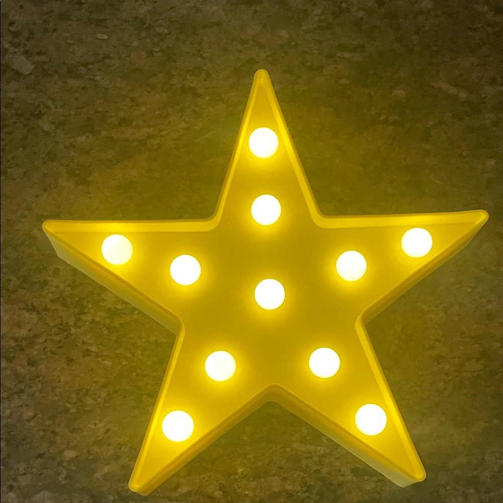 Yellow Star LED Battery Powered Light